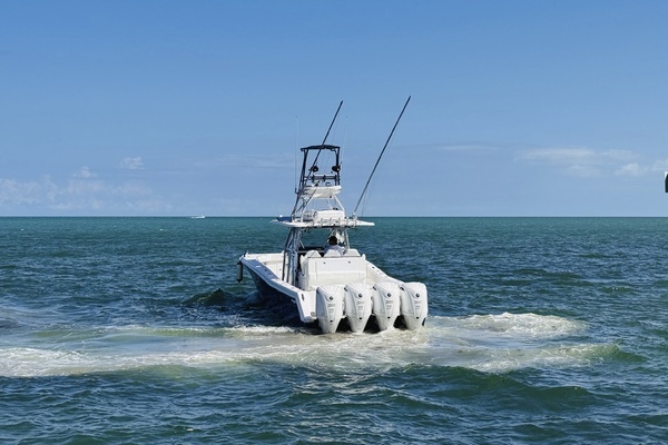 2013 Invincible 42