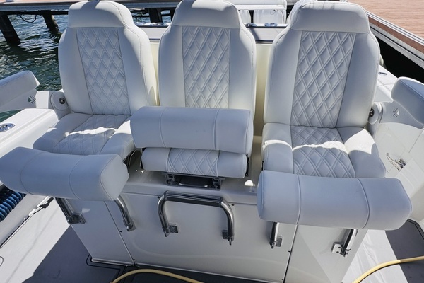 2013 Invincible 42