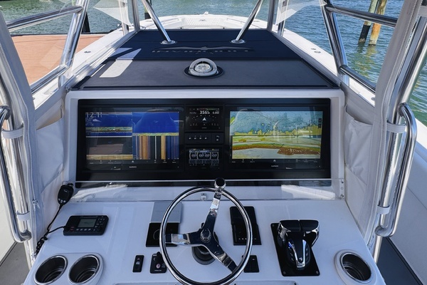 2013 Invincible 42