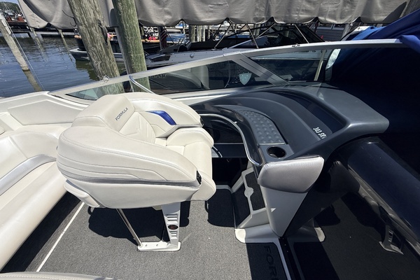 30ft Formula Yacht For Sale
