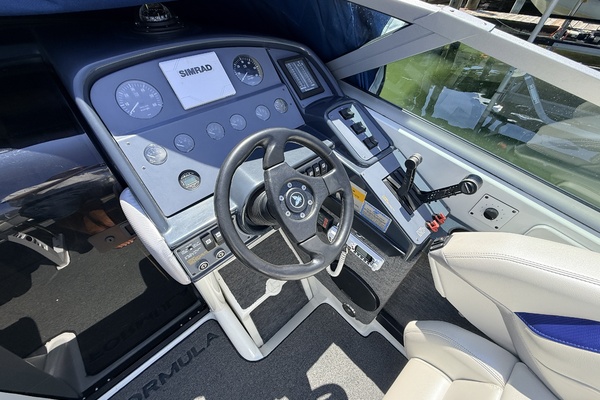30ft Formula Yacht For Sale