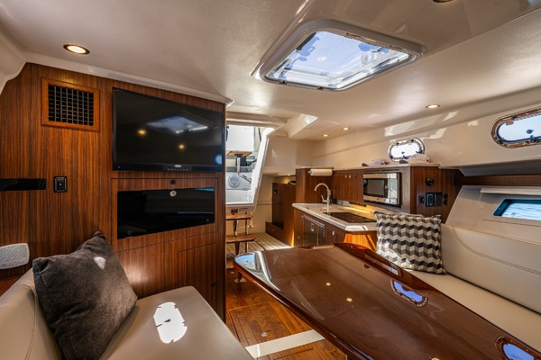 Skye Boat 38ft Pursuit Yacht For Sale