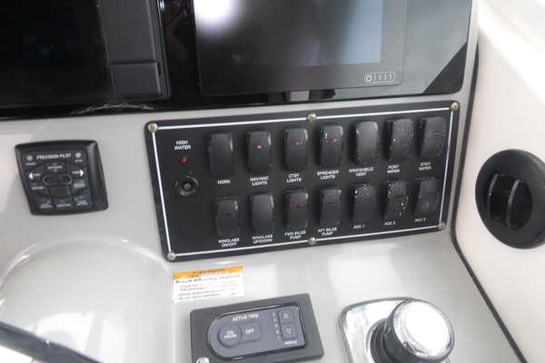 Wayward Kracken 31ft Boston Whaler Yacht For Sale
