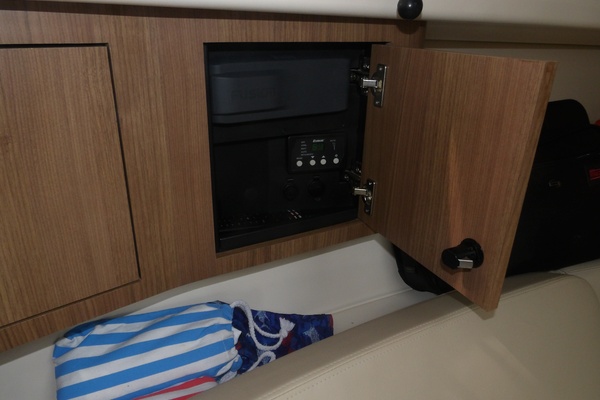 Wayward Kracken 31ft Boston Whaler Yacht For Sale