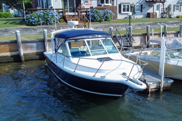 Photo of the 2001 Tiara Yachts 2900 Coronet