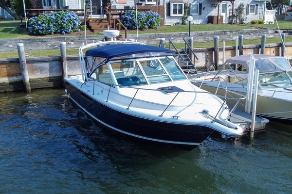 Photo of the 2001 Tiara Yachts 2900 Coronet