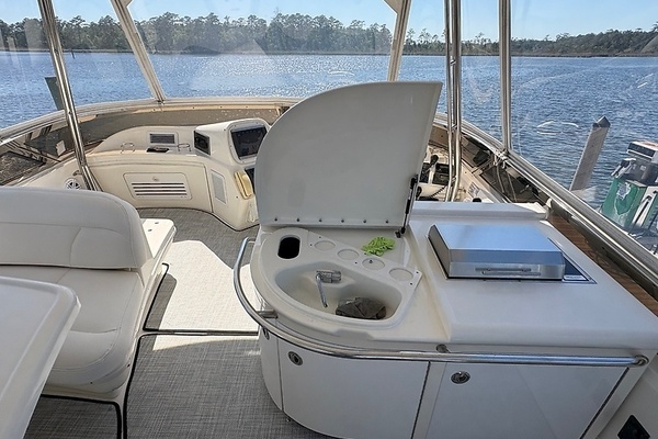 Sea Ray 560 Sedan Bridge Yacht For Sale