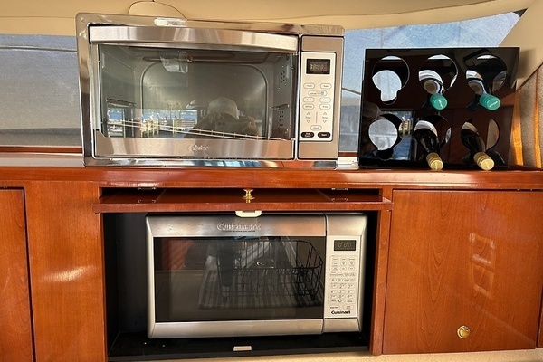 Sea Ray 560 Sedan Bridge Yacht For Sale