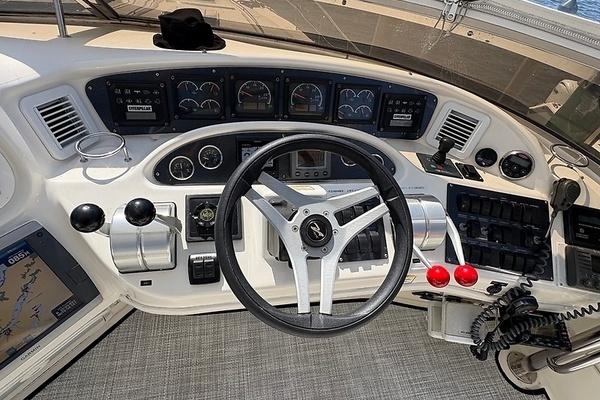 Sea Ray 560 Sedan Bridge Yacht For Sale