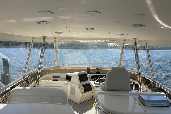 Sea Ray 560 Sedan Bridge Yacht For Sale