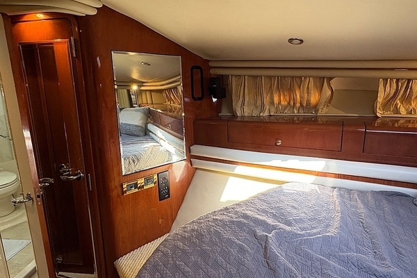 Sea Ray 560 Sedan Bridge Yacht For Sale