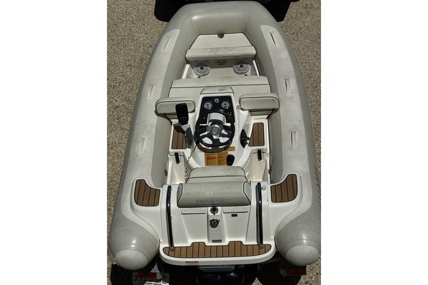 Photo of the 2017 Williams Jet Tenders Turbojet 325