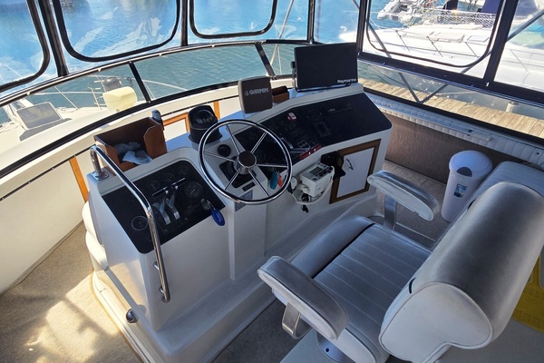 38ft Carver Yacht For Sale