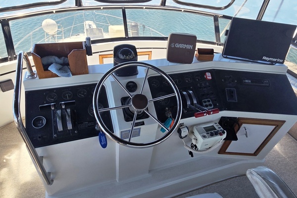 38ft Carver Yacht For Sale