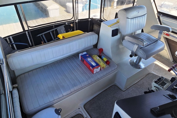38ft Carver Yacht For Sale