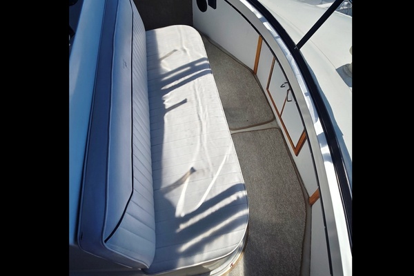 38ft Carver Yacht For Sale