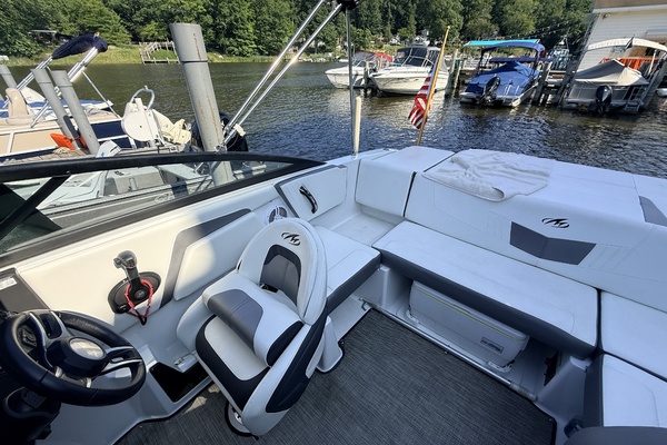22ft Monterey Yacht For Sale