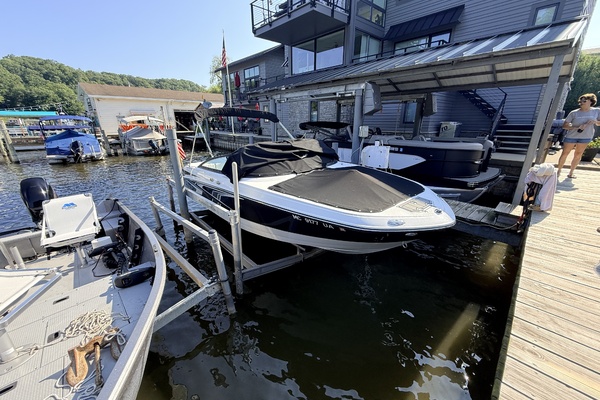 22ft Monterey Yacht For Sale