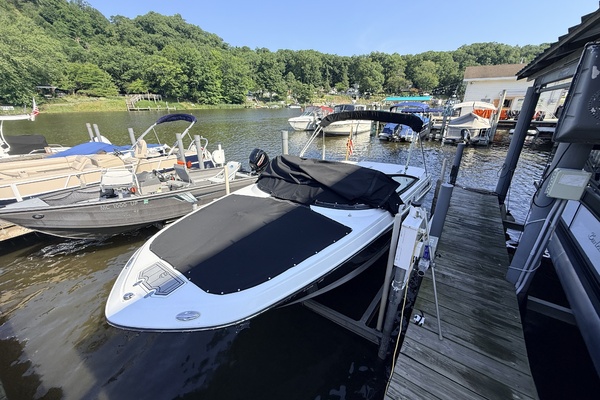22ft Monterey Yacht For Sale