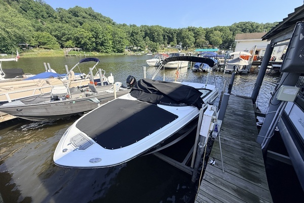 22-ft-Monterey-2018-M-22- Saugatuck Michigan United States  yacht for sale