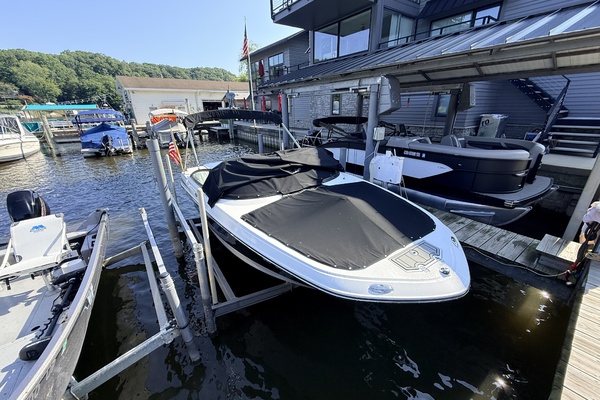 22ft Monterey Yacht For Sale
