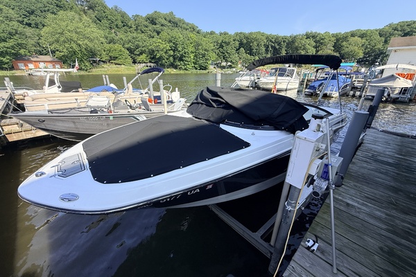 22ft Monterey Yacht For Sale
