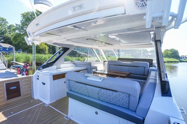 Regal LX43 Yacht For Sale
