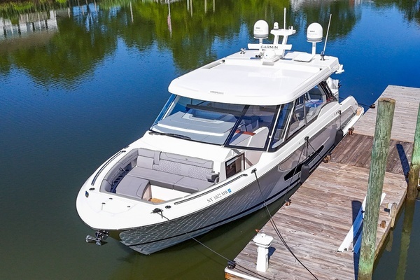 Regal LX43 Yacht For Sale