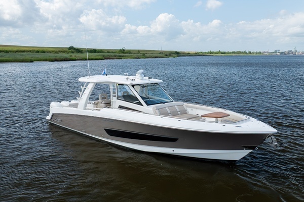 2017 Boston Whaler 42