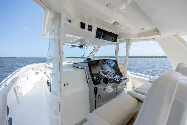 2017 Boston Whaler 42