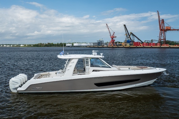 2017 Boston Whaler 42