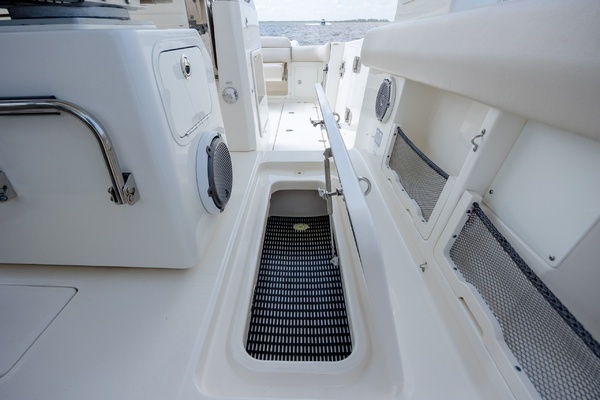 2017 Boston Whaler 42