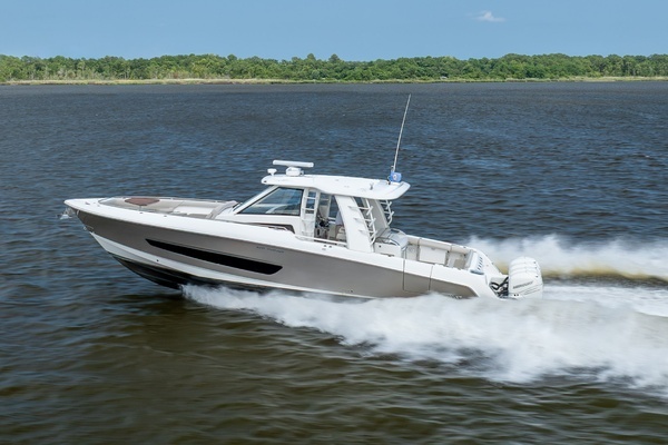 2017 Boston Whaler 42