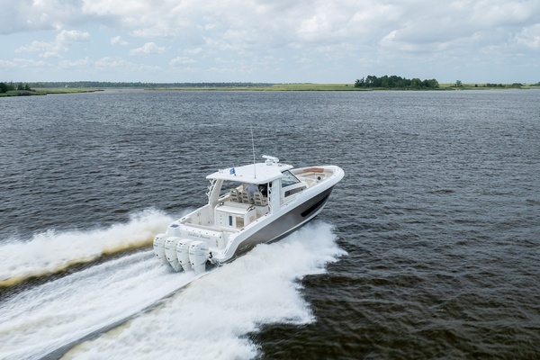 2017 Boston Whaler 42