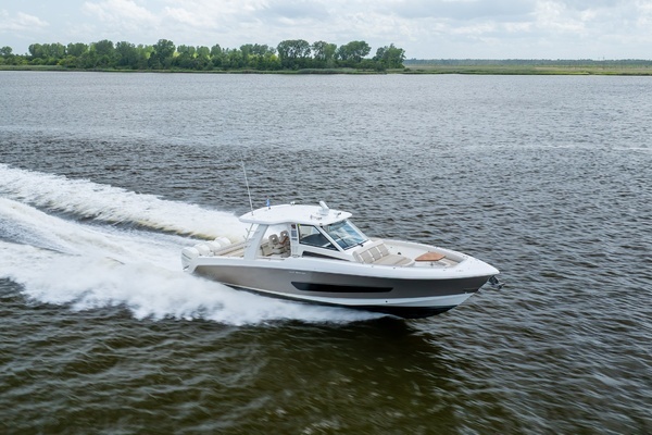 2017 Boston Whaler 42