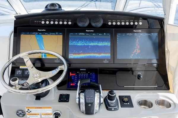2017 Boston Whaler 42