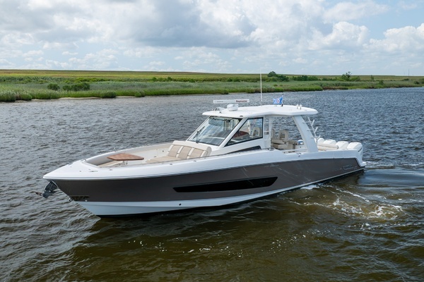 2017 Boston Whaler 42