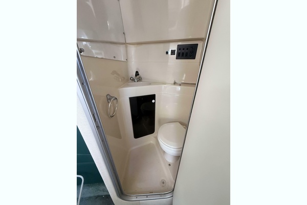 27ft Wellcraft Yacht For Sale