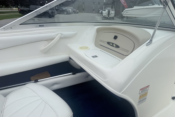 18ft Sea Ray Yacht For Sale