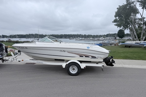 18ft Sea Ray Yacht For Sale