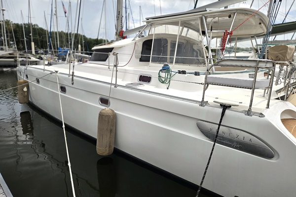 42ft Fountaine Pajot Yacht For Sale