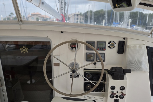 42ft Fountaine Pajot Yacht For Sale