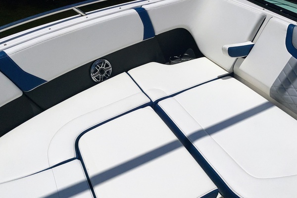 28ft Chaparral Yacht For Sale
