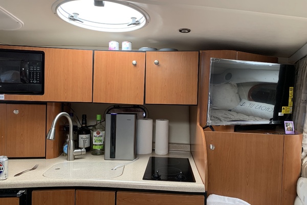 GEORGIE GIRL 32ft Four Winns Yacht For Sale