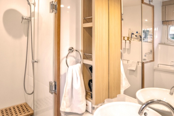 Little Lebowski 44ft Aquila Yacht For Sale