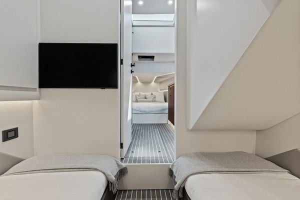 2024 Vanquish Yachts 57