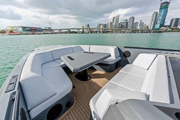 2024 Vanquish Yachts 57