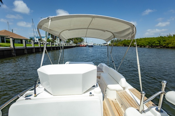 25ft Novurania Yacht For Sale