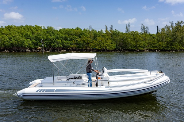 25ft Novurania Yacht For Sale