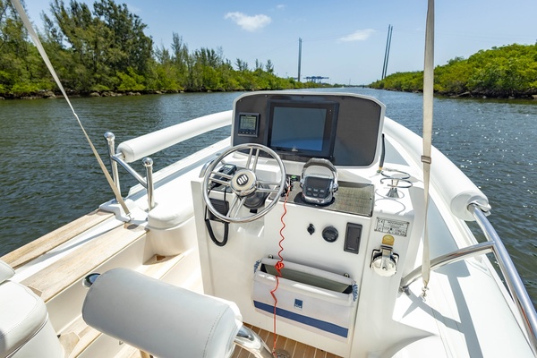 25ft Novurania Yacht For Sale